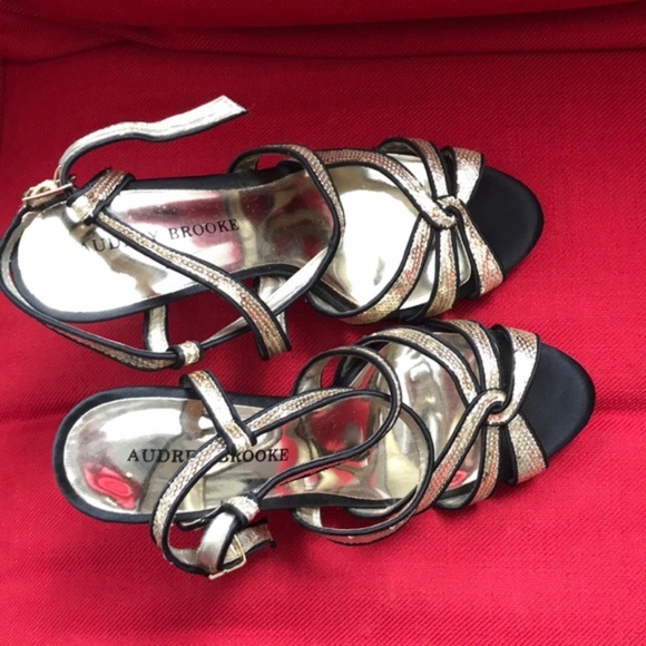Audrey Brooke Faith Gold Sequin Strappy Sandal NWT - Picture 2 of 2